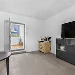 Appartement Sabina 2, *