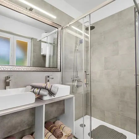 Appartement Sabina 2, *