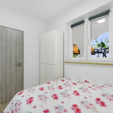 Sabina 2, Appartement *